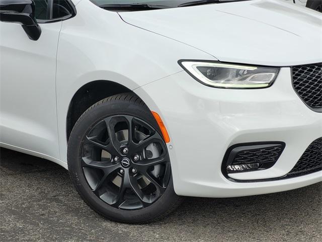 new 2026 Chrysler Pacifica car, priced at $51,488