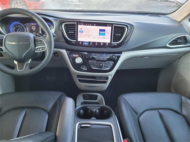 used 2024 Chrysler Pacifica car
