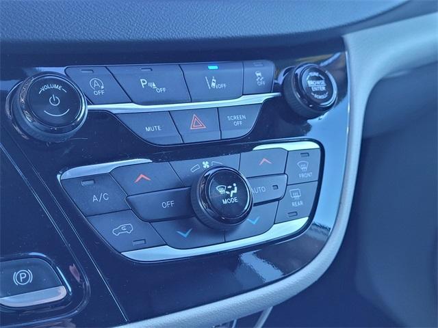 used 2024 Chrysler Pacifica car