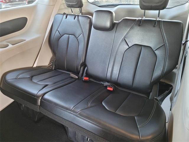 used 2024 Chrysler Pacifica car