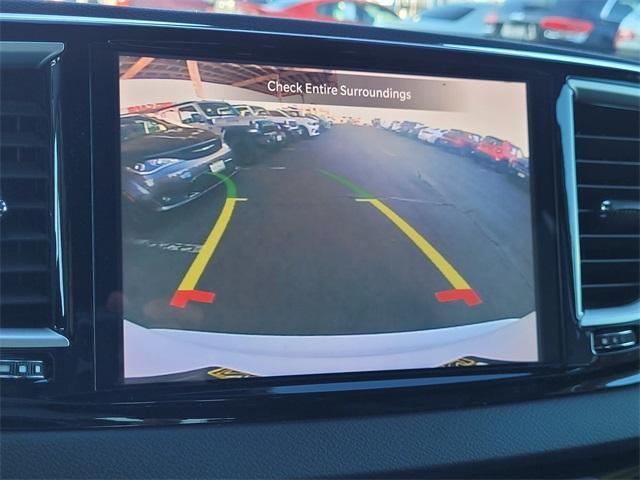 used 2024 Chrysler Pacifica car