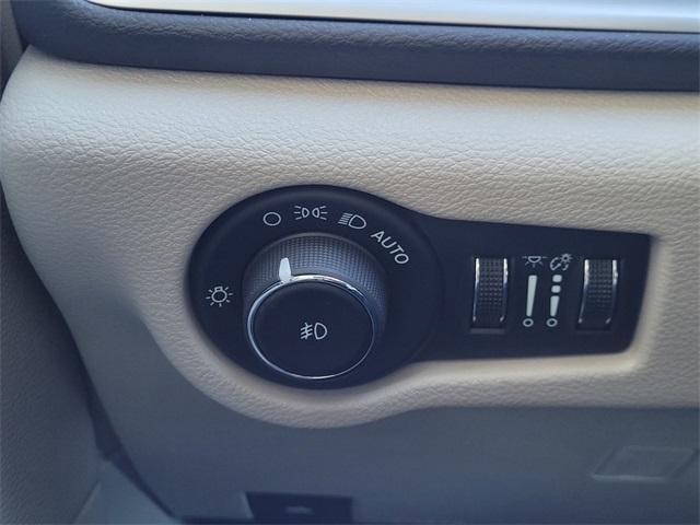 used 2024 Chrysler Pacifica car