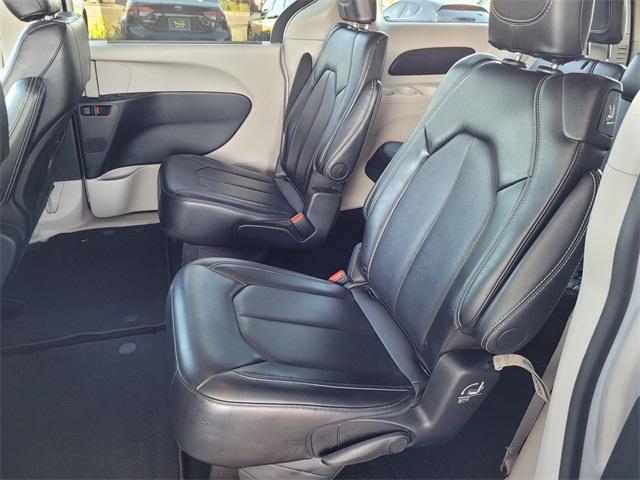 used 2024 Chrysler Pacifica car