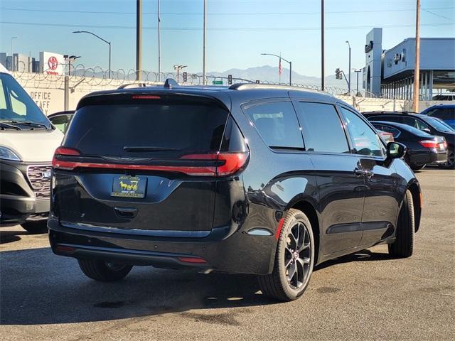 new 2026 Chrysler Pacifica car, priced at $44,685