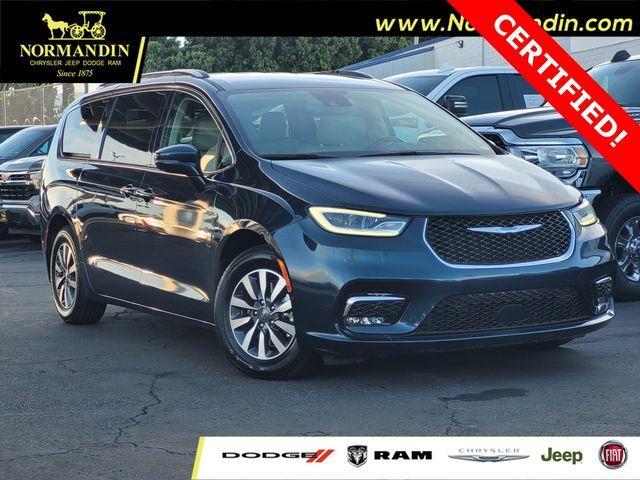 used 2021 Chrysler Pacifica Hybrid car, priced at $22,500