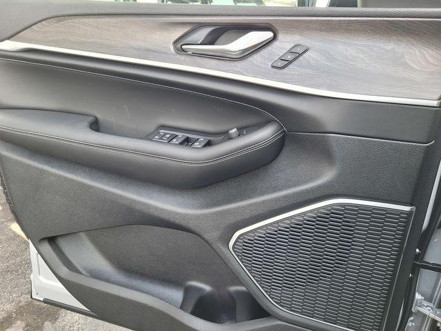 new 2026 Jeep Grand Cherokee car, priced at $53,000