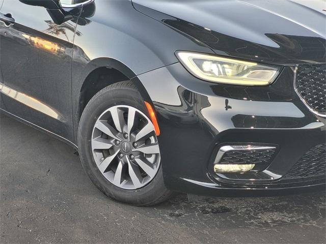 used 2024 Chrysler Pacifica Hybrid car, priced at $26,800