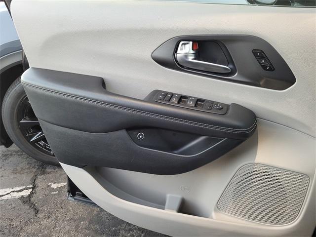 used 2024 Chrysler Pacifica Hybrid car, priced at $26,800