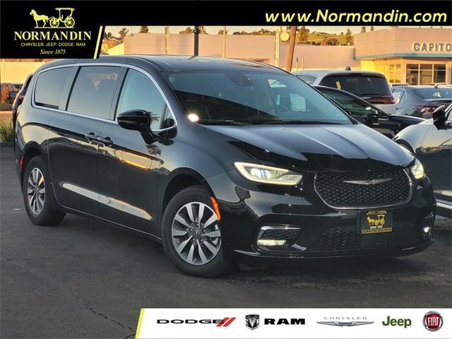 used 2024 Chrysler Pacifica Hybrid car, priced at $26,800