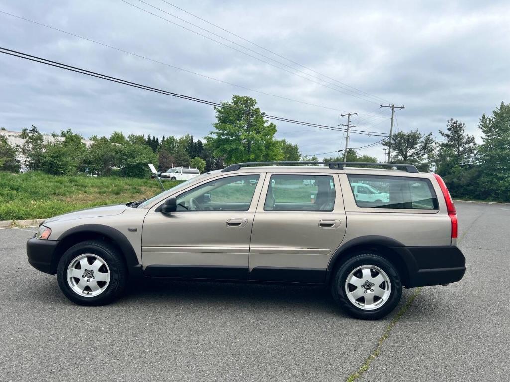 used 2001 Volvo V70 car, priced at $5,995