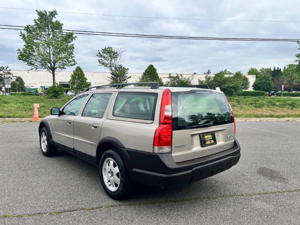 used 2001 Volvo V70 car, priced at $5,995