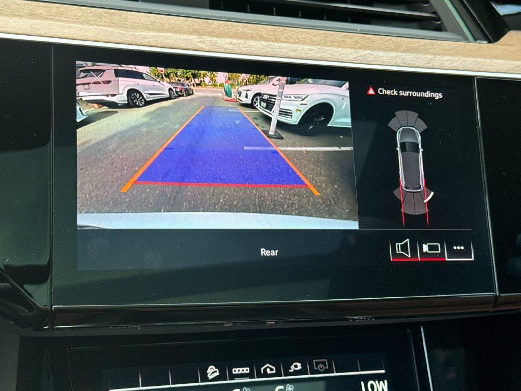 Audi Q8 e-tron view 25