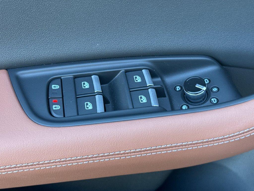 Audi Q7 view 13