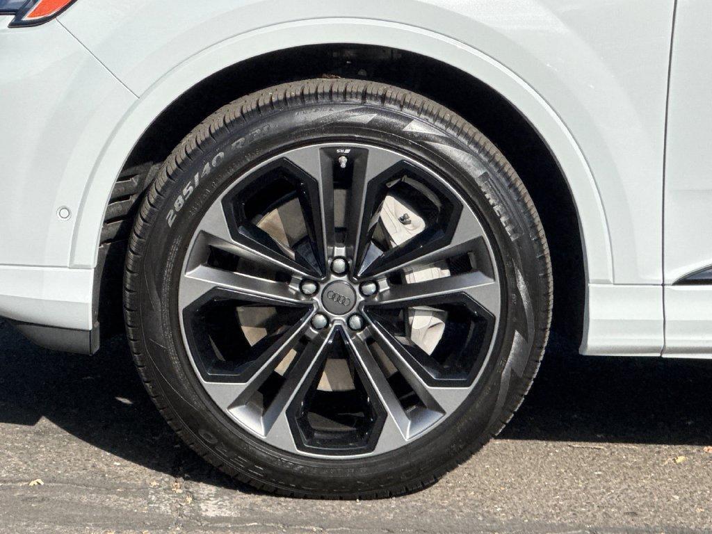 Audi Q7 view 38