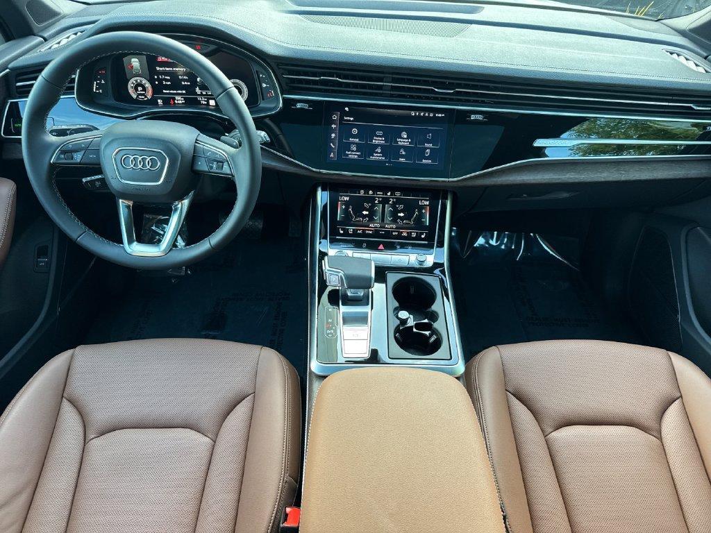 Audi Q7 view 17