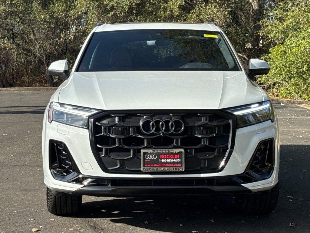 Audi Q7 view 10