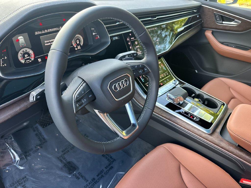 Audi Q7 view 11