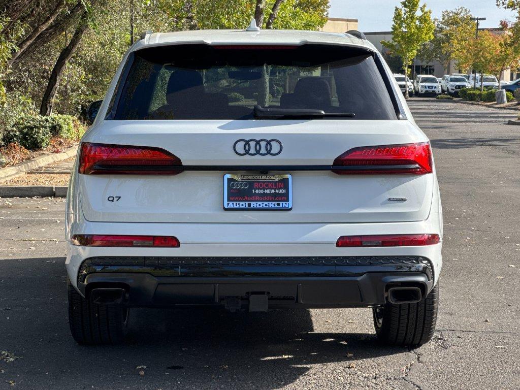 Audi Q7 view 6