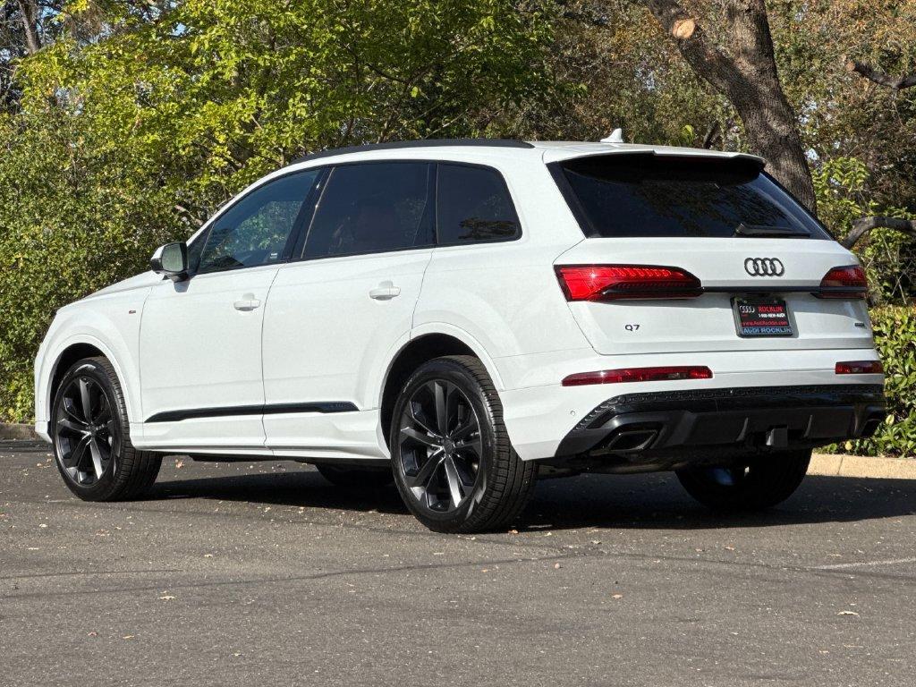 Audi Q7 view 7