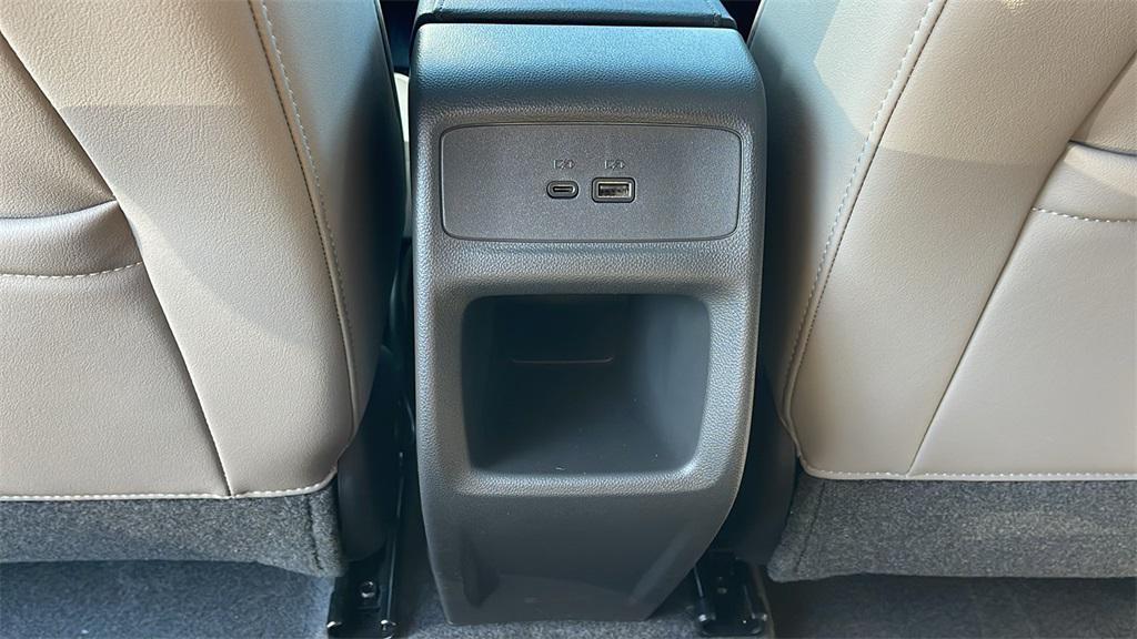 new 2025 Buick Envista car, priced at $30,335