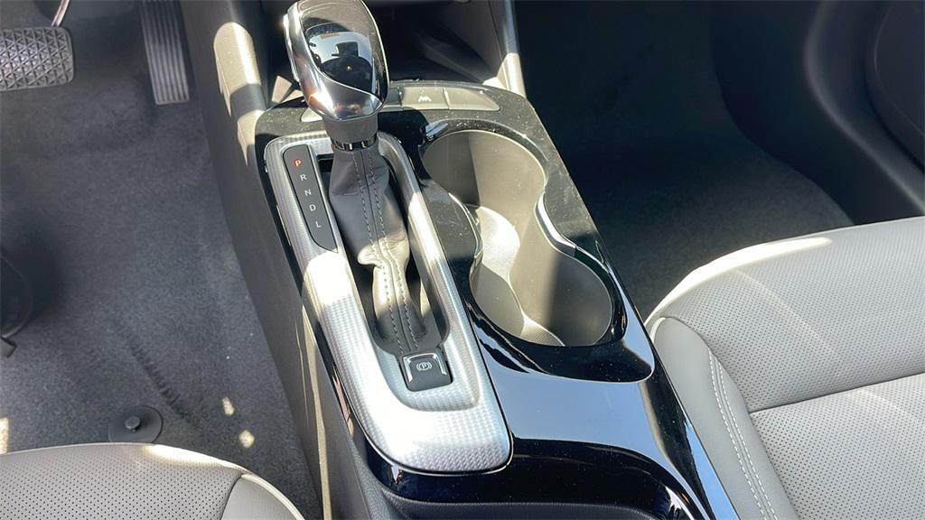 new 2025 Buick Envista car, priced at $30,335