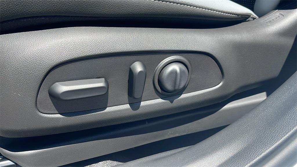 new 2025 Buick Envista car, priced at $25,785