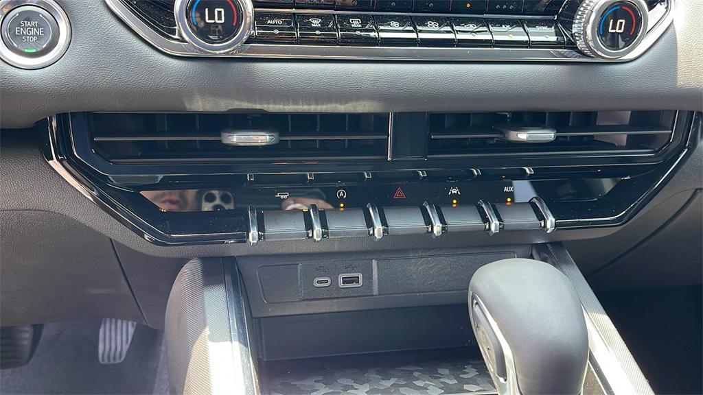 new 2025 GMC Canyon car, priced at $39,995