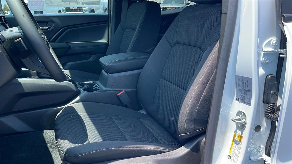 new 2025 GMC Canyon car, priced at $39,995