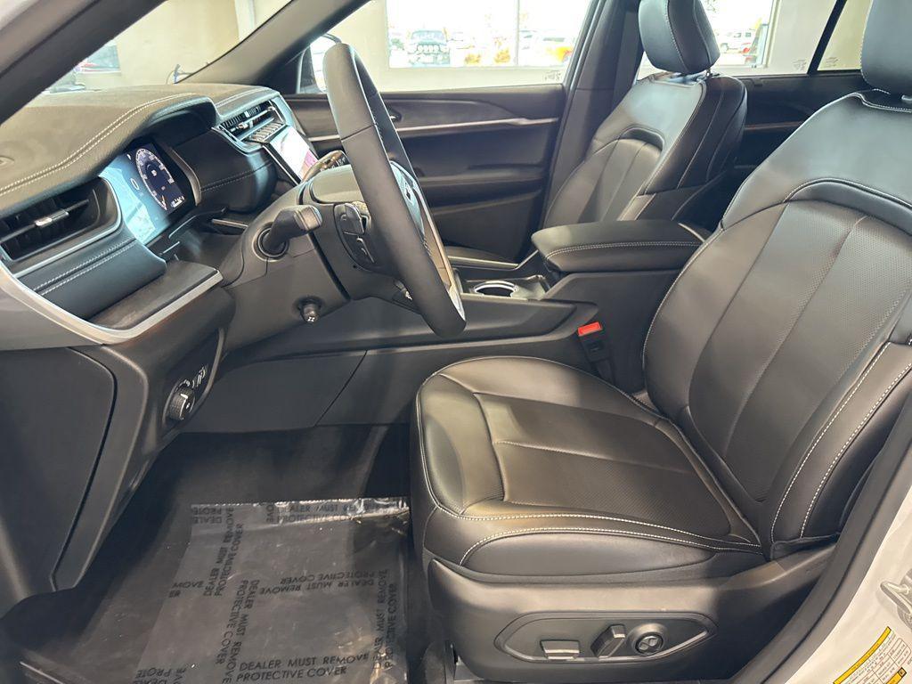 new 2025 Jeep Grand Cherokee car, priced at $45,245