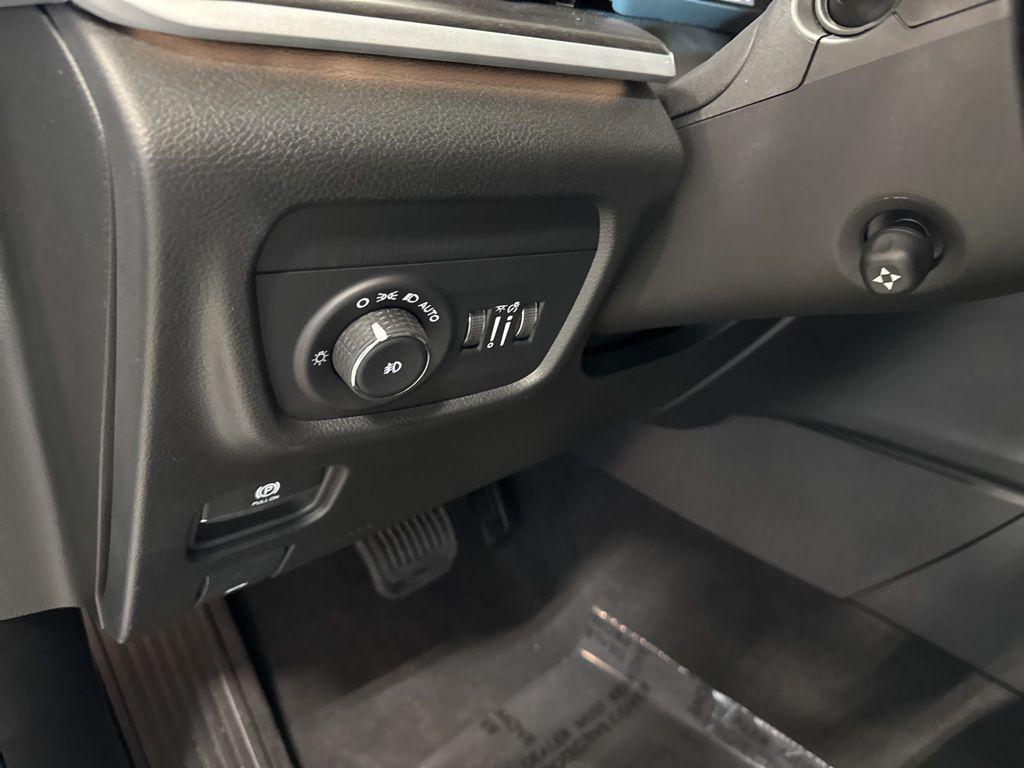 new 2025 Jeep Grand Cherokee car, priced at $45,245