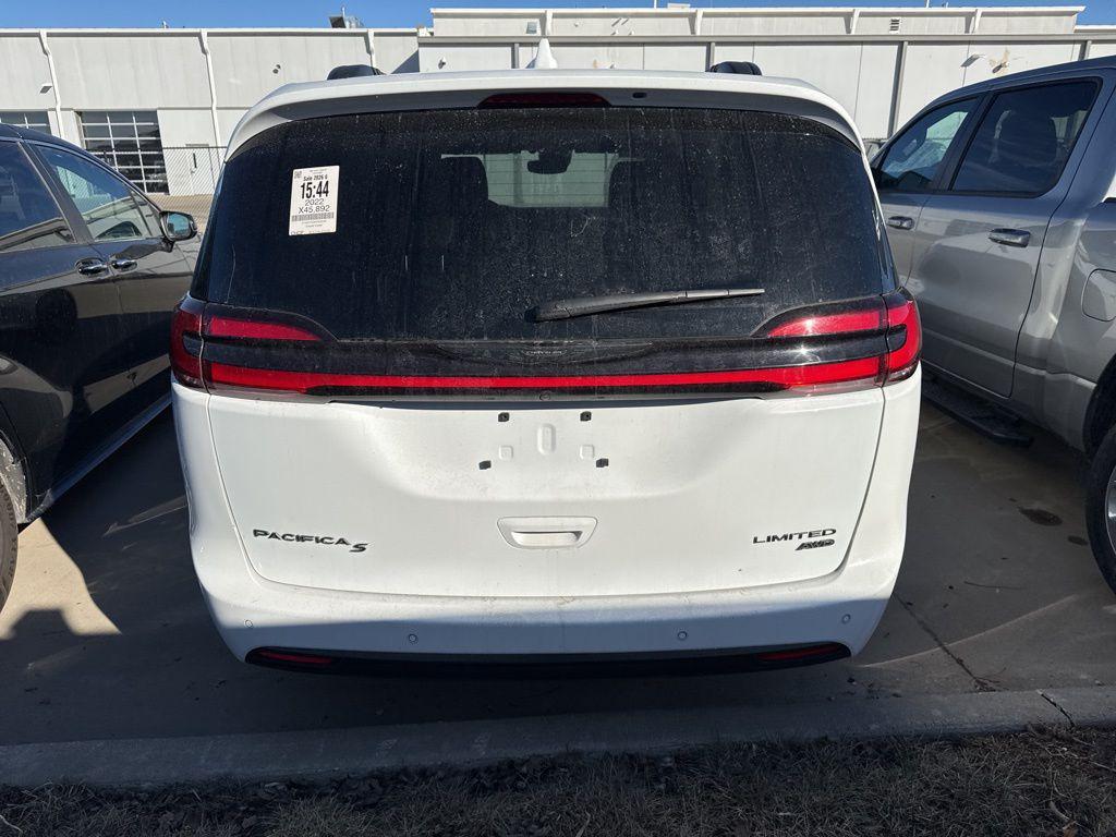used 2022 Chrysler Pacifica car, priced at $35,137