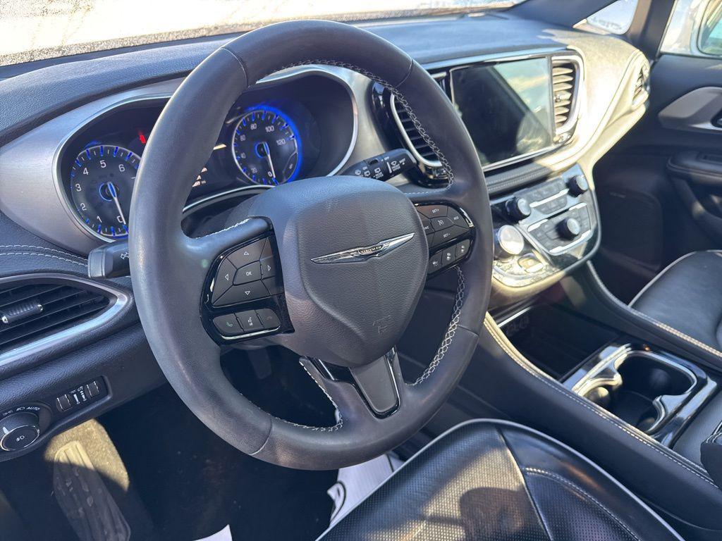 used 2022 Chrysler Pacifica car, priced at $35,137