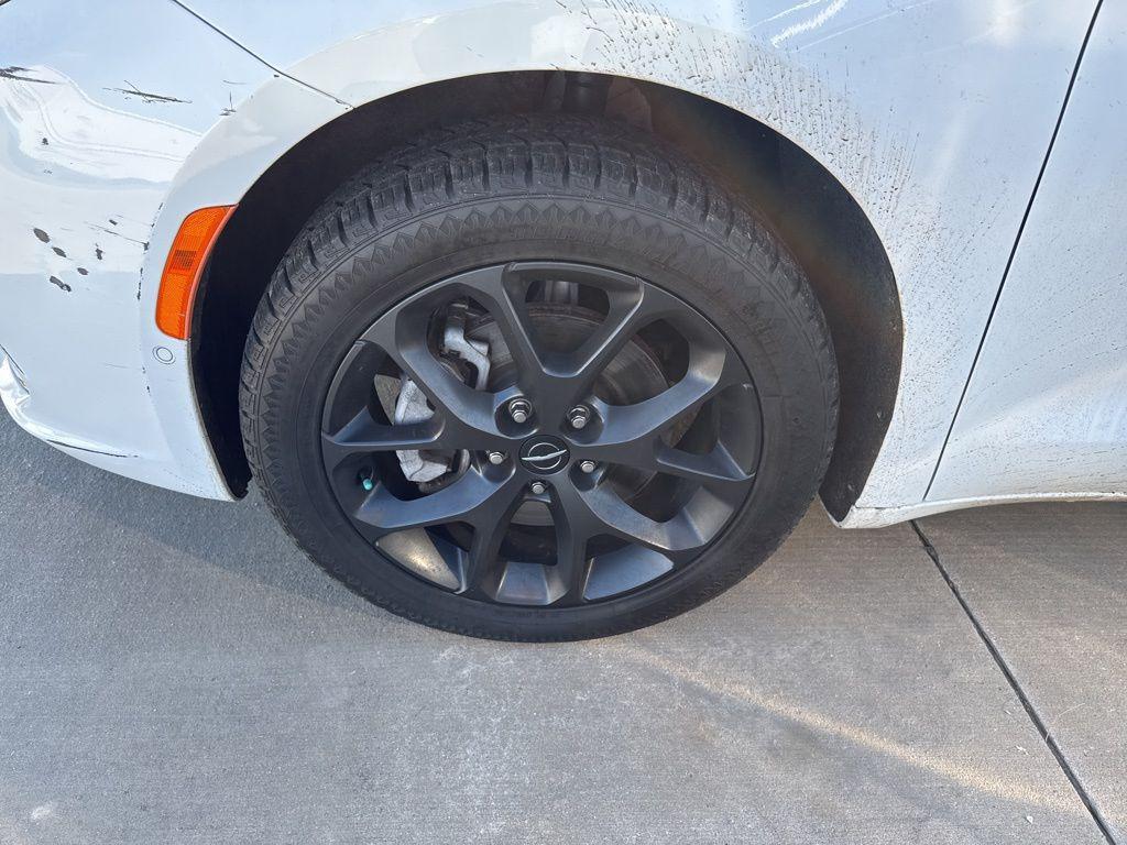 used 2022 Chrysler Pacifica car, priced at $35,137