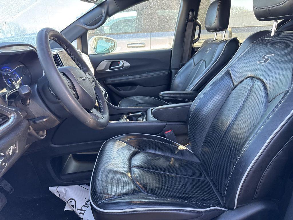 used 2022 Chrysler Pacifica car, priced at $35,137