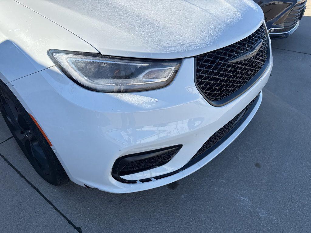 used 2022 Chrysler Pacifica car, priced at $35,137