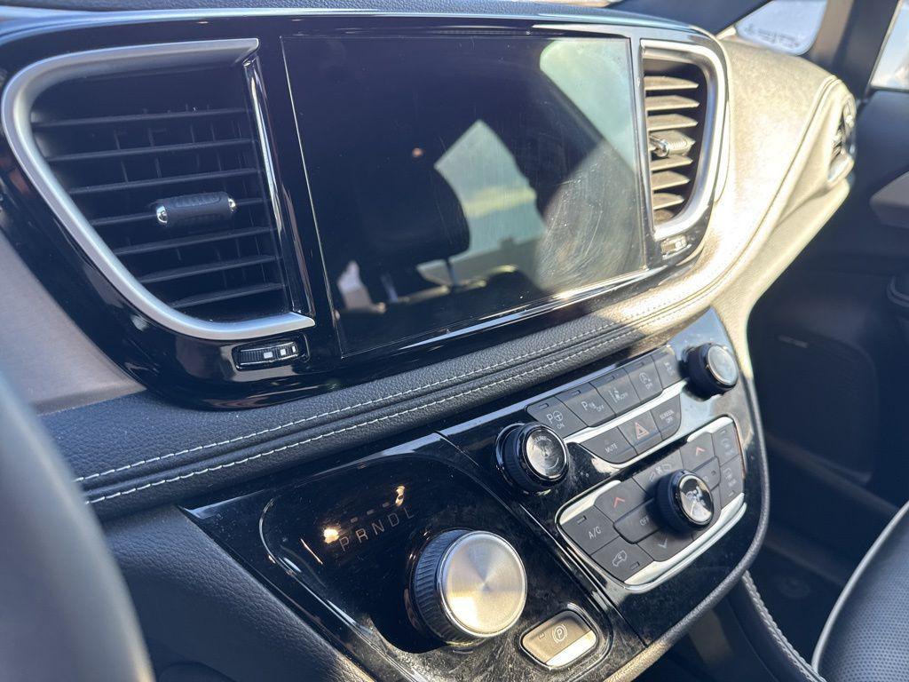 used 2022 Chrysler Pacifica car, priced at $35,137