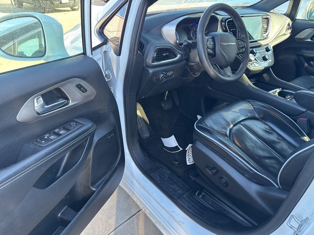used 2022 Chrysler Pacifica car, priced at $35,137