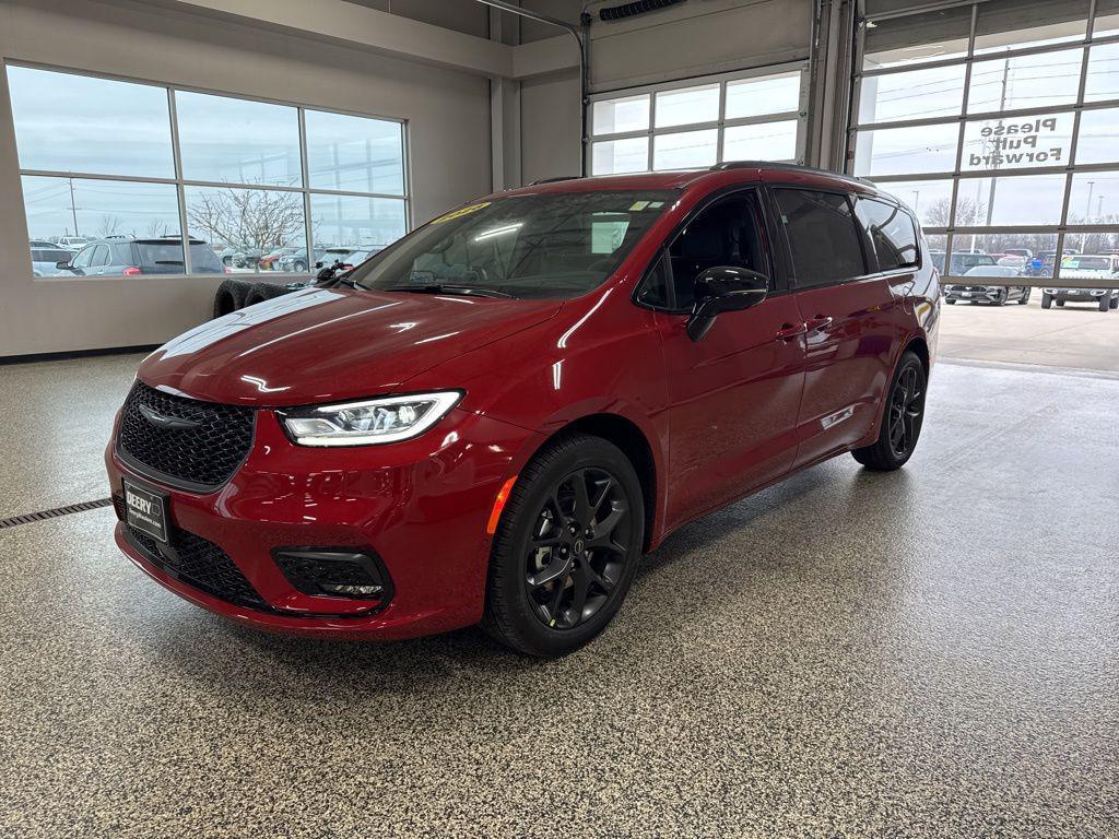 new 2026 Chrysler Pacifica car, priced at $43,967