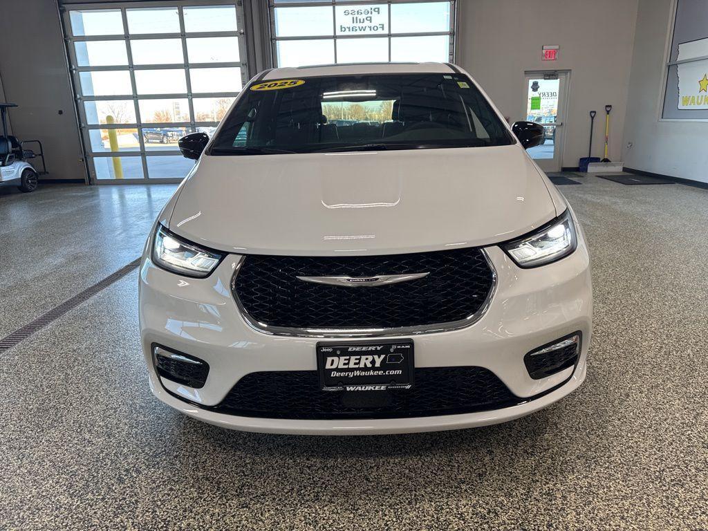 new 2025 Chrysler Pacifica car, priced at $47,561