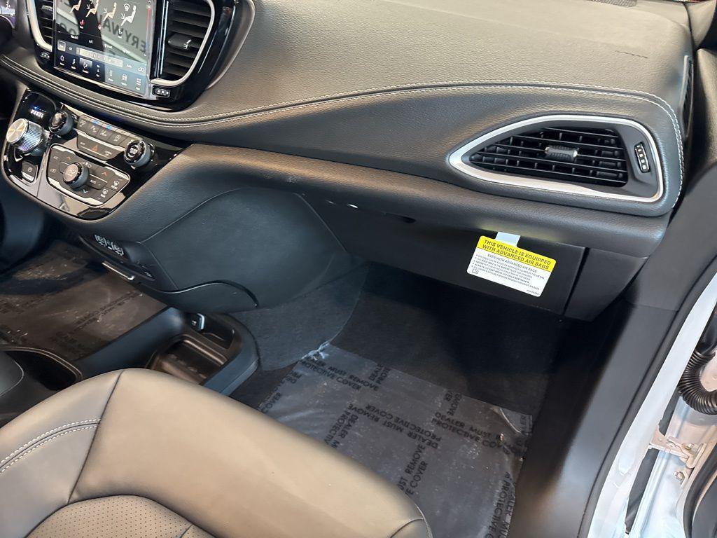 new 2025 Chrysler Pacifica car, priced at $47,561