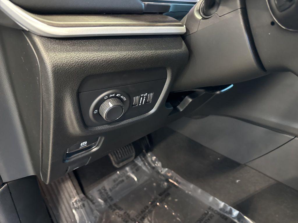 new 2026 Jeep Grand Cherokee car, priced at $40,170