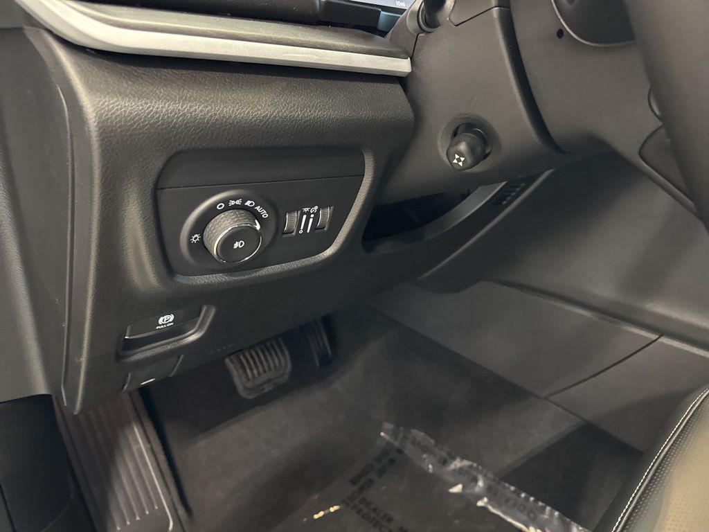 new 2025 Jeep Grand Cherokee L car, priced at $45,995