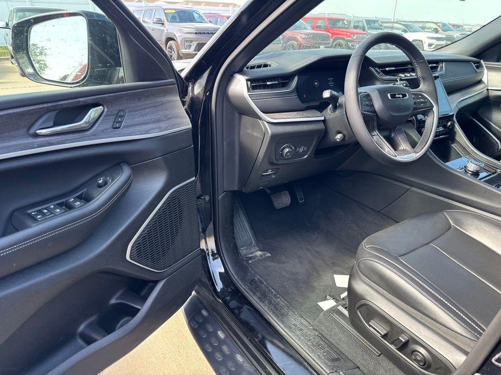 used 2025 Jeep Grand Cherokee L car, priced at $40,339