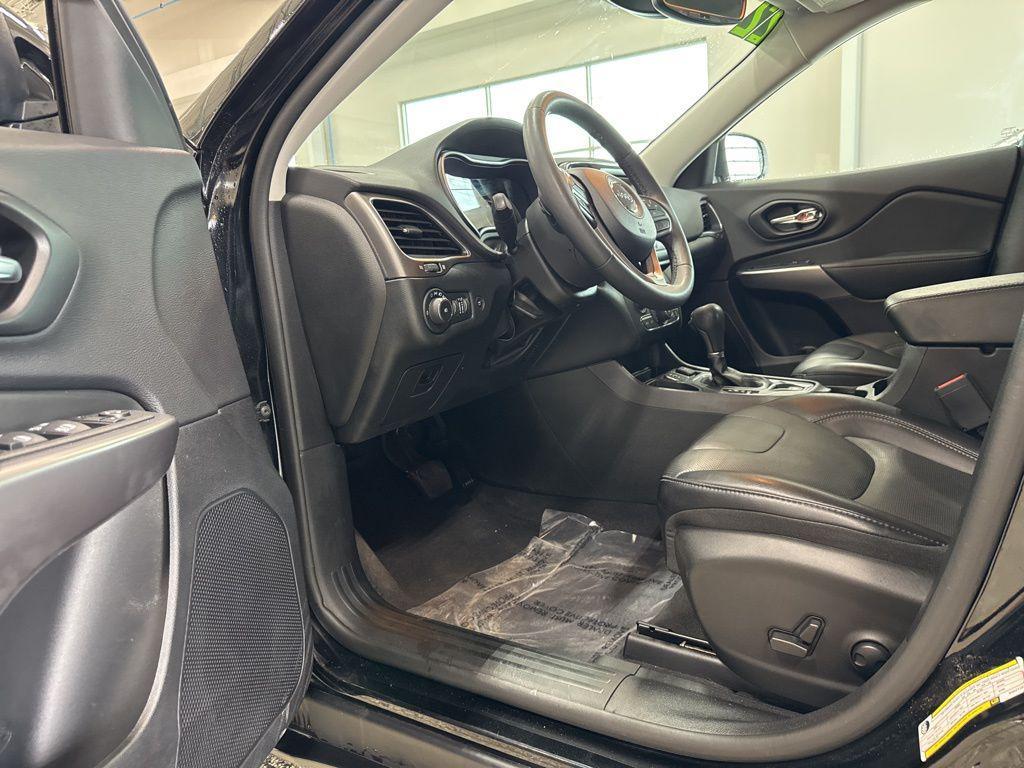 used 2022 Jeep Cherokee car, priced at $20,989