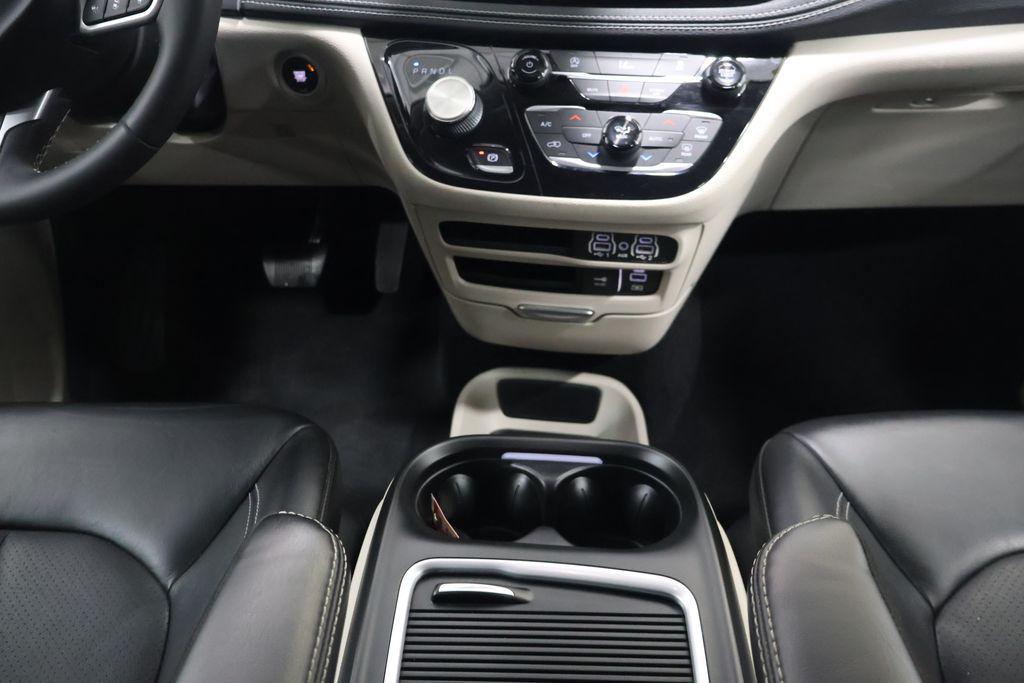 used 2022 Chrysler Pacifica car