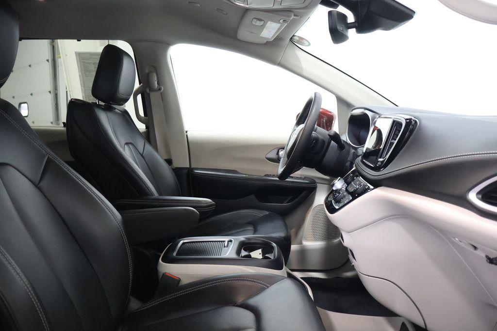 used 2022 Chrysler Pacifica car