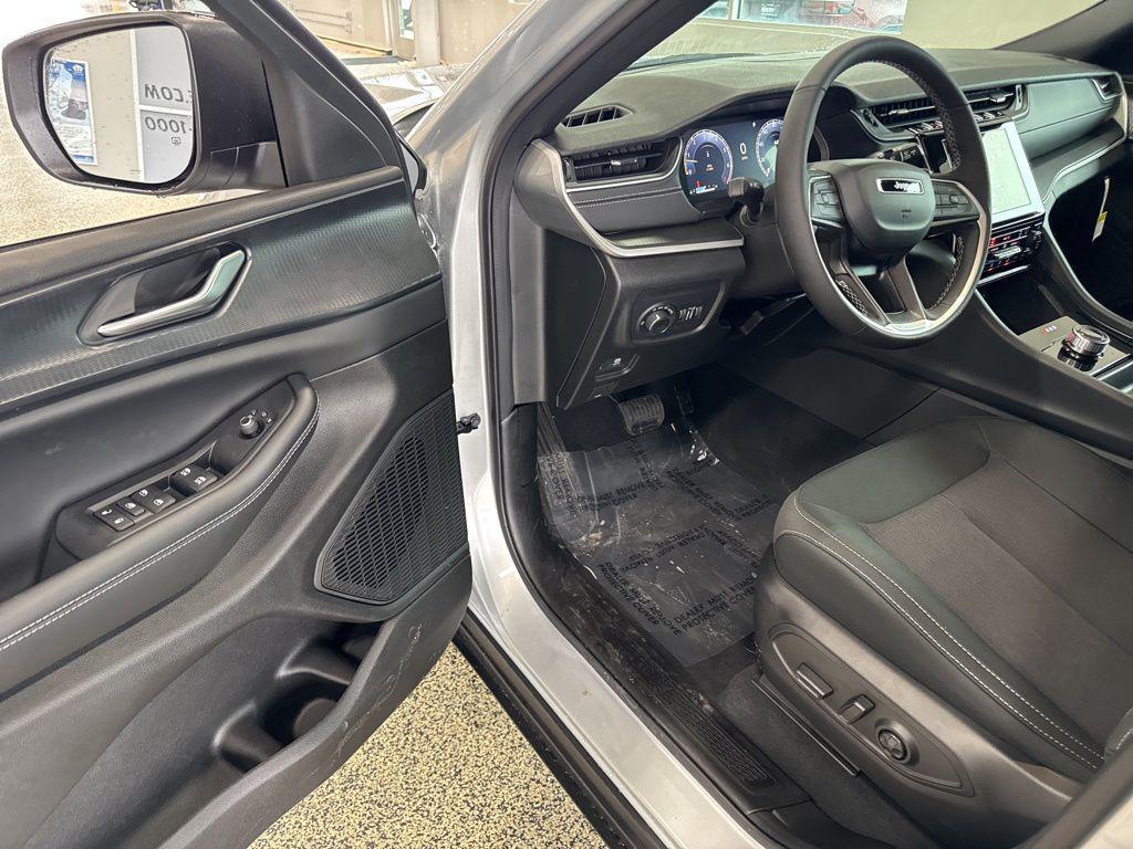 new 2026 Jeep Grand Cherokee L car, priced at $46,154