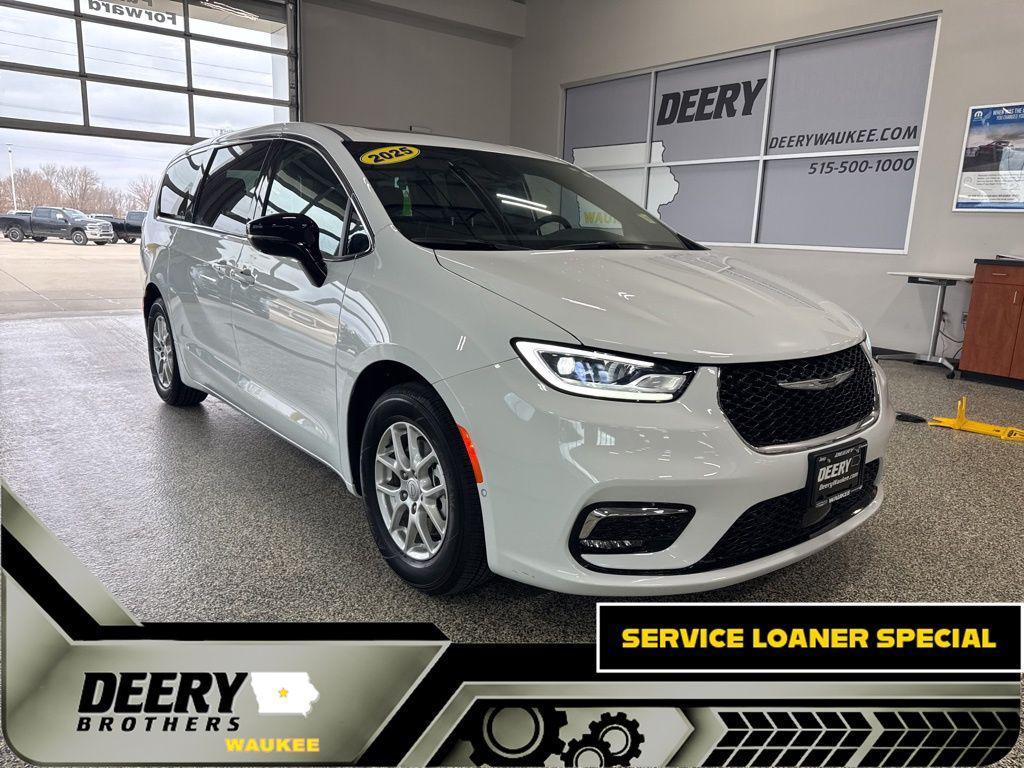 new 2025 Chrysler Pacifica car, priced at $43,999