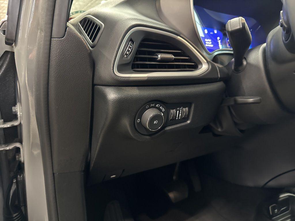 used 2025 Chrysler Pacifica car, priced at $33,486