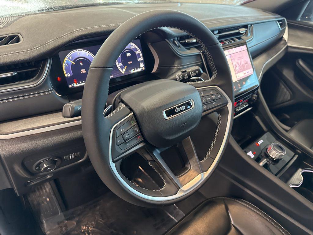 new 2025 Jeep Grand Cherokee car, priced at $45,745